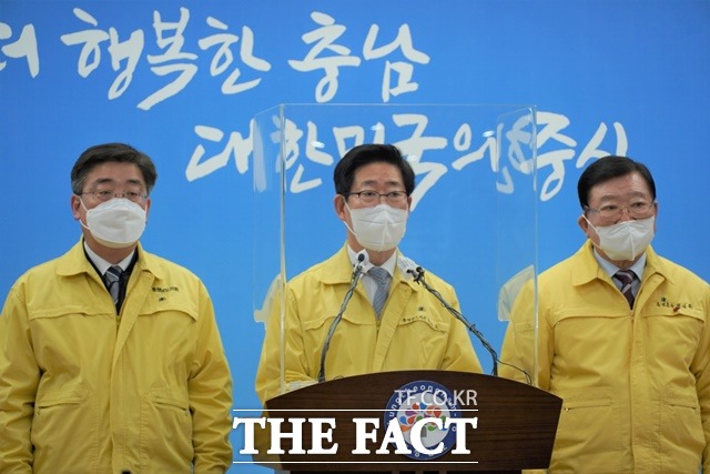 양승조 충남지사가 27일 도청 프레스센터에서 코로나19 대응 관련 기자회견을 하고 있다. / 내포 = 최현구 기자