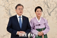  문 대통령 내외, 설 영상 인사…'끝까지 힘과 정성 다할 것'