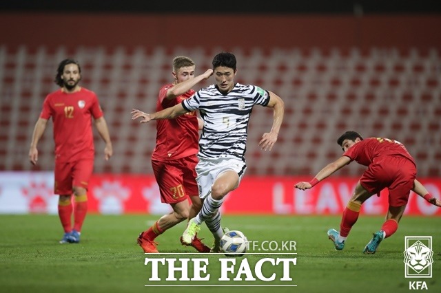 벤투호의 조규성이 1일 열린 시리아와 2022 카타르 월드컵 아시아 최종예선 A조 8차전에서 공격적인 드리블을 하고 있다./KFA 제공
