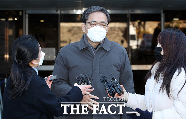 아들 퇴직금 50억 의혹을 받는 곽상도 전 국민의힘 의원이 3일 두번째 구속영장 실질심사를 받는다. /남용희 기자