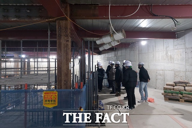 김포시가 최근 발생한 광주광역시 아파트 건축공사장 붕괴사고와 같은 유사 사고를 예방하기 위해 대형 건축공사장을 중심으로 긴급 안전점검을 실시했다./김포시 제공