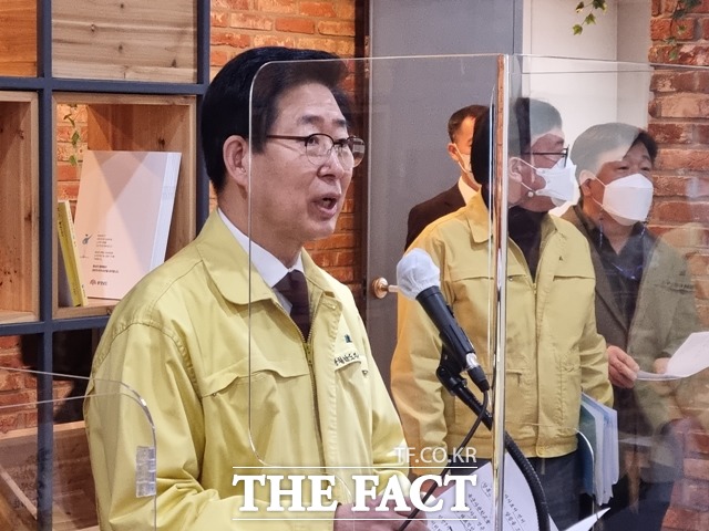 양승조 충남지사가 3일 더불어민주당 이재명 대선 후보의 육사 안동 이전 공약 관련 긴급 브리핑을 하고 있다. / 내포 = 최현구 기자