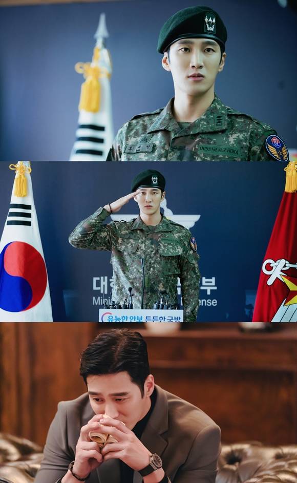 tvN 새 월화드라마 군검사 도베르만 안보현의 스틸컷이 공개됐다. 사진 속 안보현은 도배만으로 분해 절제된 카리스마와 날카로운 눈빛으로 강렬한 아우라를 뿜어내고 있다./tvN 제공