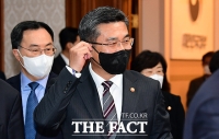  국무회의 참석하는 서욱 국방부 장관 [포토]