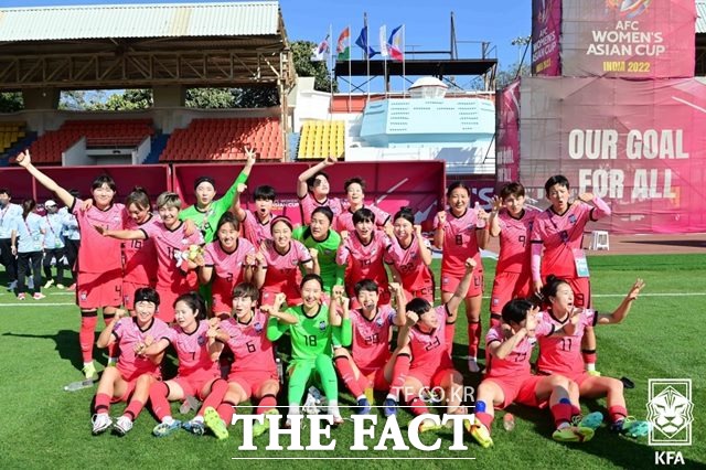 필리핀을 2-0으로 꺾고 사상 첫 결승 진출을 이룩한 한국여자축구선수들./KFA 제공