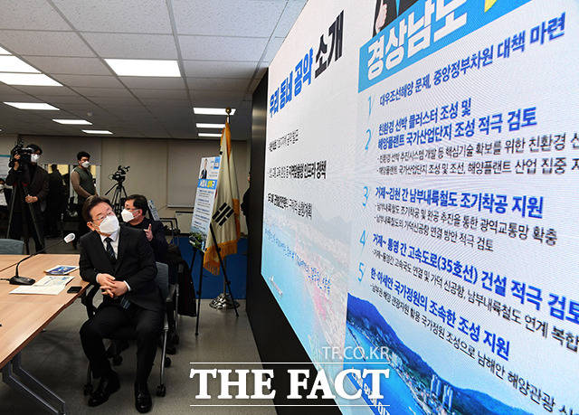 이날 이 후보는 정치의 시작은 지역이고, 주민의 삶을 지켜내는 것이 우선되어야 한다면서 우리동네공약은 정치인들이 책상에서 만든 공약이 아닌 지역주민의 의견을 받아 만든 것이라고 강조했다. /이선화 기자