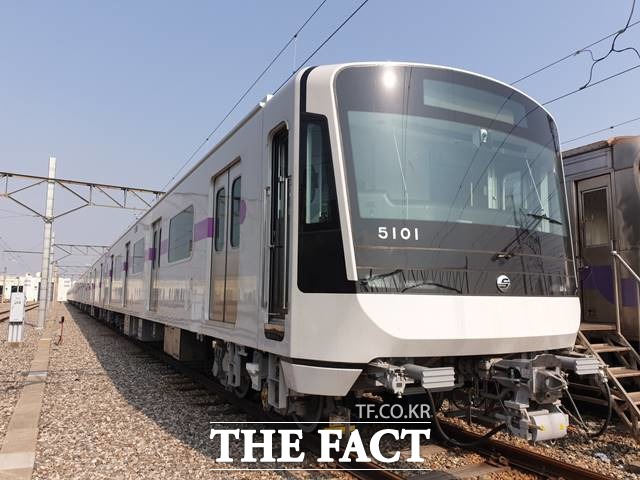 서울교통공사가 노후된 5호선의 전동차를 교체한다고 밝혔다. 사진은 새 전동차의 모습. /서울교통공사 제공