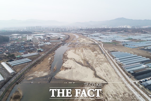 거창군이 지방하천인 황강천의 2.1km 구간에 퇴적토 준설사업을 추진한다./거창군 제공