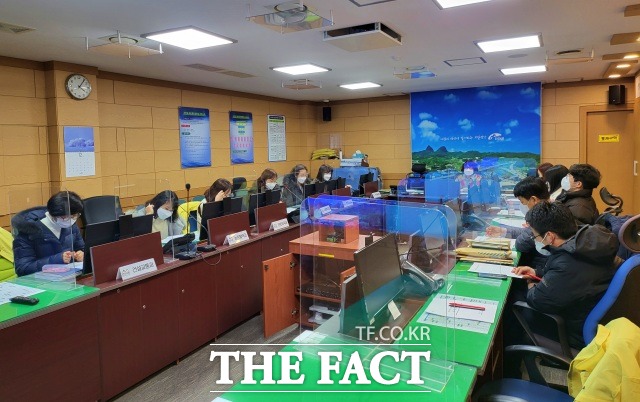 진안군은 관내에 주소를 두고 있는 만 13~15세(중학생)에게 월 3만원, 16~18세(고등학생)에게 월 5만원의 청소년드림카드 지원사업을 실시한다고 7일 밝혔다. /진안군 제공