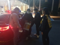  제주도에서 추위 속 치매노인 실종자 구조 `가족의 품으로`