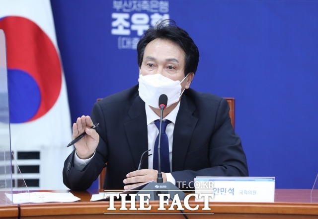 안민석 더불어민주당 의원은 9일 2022 베이징 동계올림픽 편파판정 논란의 배경으로 제계 서열 1위 삼성이 빙상계와 손을 뗏기 때문이라고 진단했다. /남윤호 기자