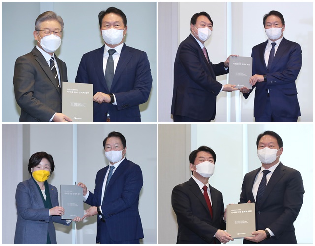 최태원 대한상공회의소 회장은 지난해 11월부터 주요 대선 후보를 잇달아 만나 인프라 확충과 규제 완화와 관련한 경제계 의견을 전했다. 사진은 최태원 회장이 이재명 더불어민주당 대선 후보, 윤석열 국민의힘 대선 후보, 안철수 국민의당 대선 후보, 심상정 정의당 대선 후보(위부터 시계방향)에게 경제계의 의견을 담은 미래를 위한 경제계 제언집을 전달하고 있는 모습. /대한상의 제공