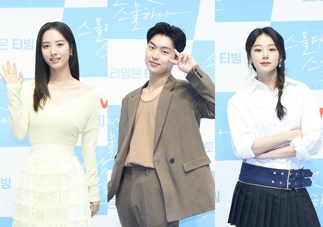 배우 보나 최현욱 이주명(왼쪽 부터)는 김태리 남주혁과 함께 연기 호흡을 맞추며 그 시대 다양한 청춘의 얼굴로 변신해 극에 활력을 더한다. /tvN 제공