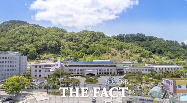 공주시가 지역 여행업체에 특별재낝원금 200만 원을 지원한다/ 공주시청 제공