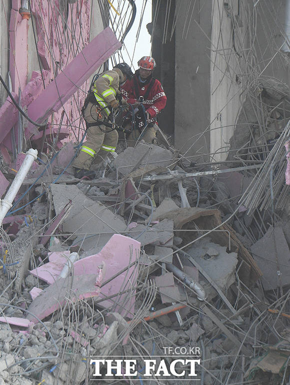 광주시 화정아이파크 붕괴사고 희생자들의 직접적인 사인은 다발성 장기 손상 및 질식인 것으로 밝혀졌다. / 광주=이동률 기자