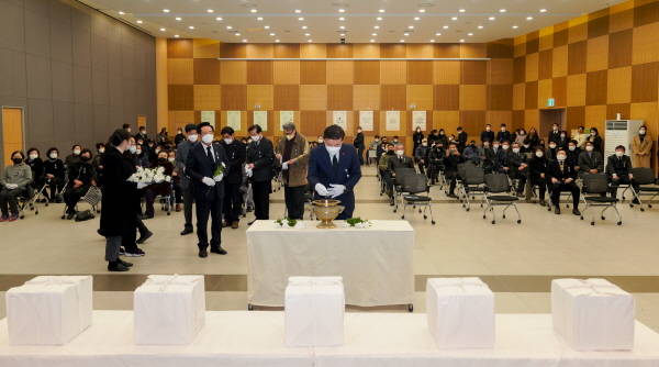 제주4·3평화공원에서 개최된 4·3희생자 5명에 대한 신원확인 결과 보고회 현장./제주도 제공