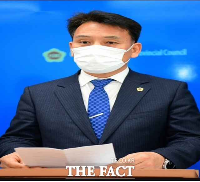 빈지태 경남도의회 민주당 원내대표가 10일 국민의힘 윤석열 후보에 대한 강한 항의를 표하고 있다./더불어민주당 경남도당 제공