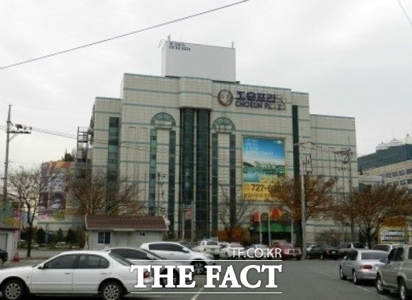 순천시장 출마를 준비중인 김동현 순천행복포럼 상임대표가 수 십년 째 빈 건물로 방치돼온 연향동 소재 조은플라자 활용방안에 대한 대안을 제시해 향후 건물 본연의 목적으로 활용될 수 있을지 주목되고 있다. /순천행복포럼 제공