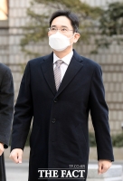  법원 바라보는 이재용 부회장 [포토]