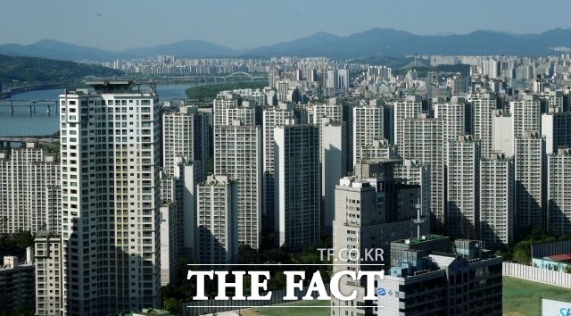 한국부동산원에 따르면 2월 첫째 주 전국 아파트 매매수급지수는 93.8로 기준선(100)을 밑돌았다. /이선화 기자