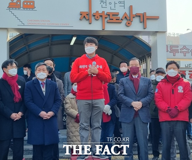 윤석열 국민의힘 대선후보의 정책 공약을 홍보하는 ‘열정열차’가 11일 천안역에서 출발을 알렸다. / 천안=김경동 기자