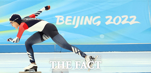 제2의 이상화를 꿈꾼다고 밝힌 김민선은 이날 500m 주행에서 37초 60를 기록, 평창에서 보다 1초 가까이 앞당기며 7위의 성적을 거뒀다. /베이징=뉴시스