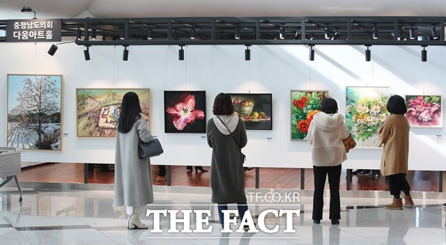 충남도의회는 14일부터 도의회 1층 다움아트홀에서 서산문화원 ‘청심회’와 ‘더 그리다’ 회원 작품을 선보인다. / 충남도의회 제공