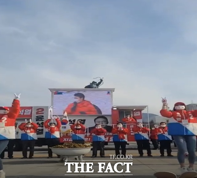 국민의힘 희망 경남선대위는 15일 창원시청 로터리에서 출정식을 열어 민심 잡기에 사활을 걸었다./국민의힘 경남도당 제공