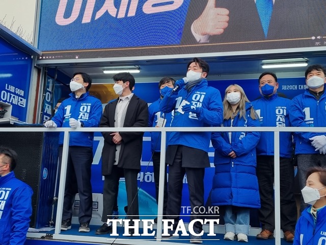 더불어민주당 충남도당이 15일 제20대 대선 출정식을 갖고 본격적인 선거전에 돌입했다. / 천안=김경동 기자