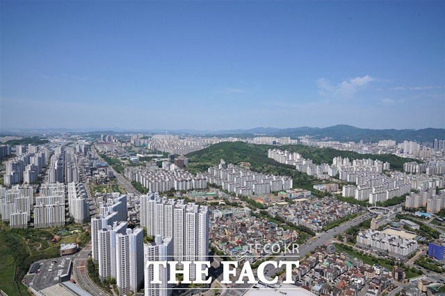 충남 천안시의 인구가 10년만에 감소세로 돌아섰다. 사진은 천안시 전경. / 더팩트DB