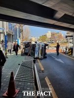  민주당 이재명 대선후보 유세차량 굴다리에 '쾅'