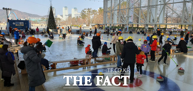 대전엑스포시민광장 야외스케이트장 / 대전관광공사 제공