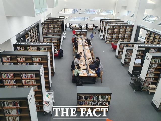 세종시립도서관 열람실 모습 / 세종=최준호 기자