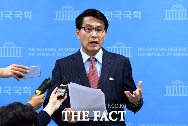 법원이 지난 2020년 총선 과정에서 공직선거법을 위반한 혐의로 재판에 넘겨진 국민의힘 윤상현 국회의원(인천 동ㆍ미추홀구을)에게 벌금 80만원을 선고했다. 더팩트DB