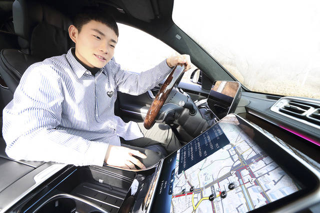 KT가 주행 중에도 차량 내에서 이용할 수 있는 인공지능(AI) 음성인식 서비스를 출시했다. /KT 제공