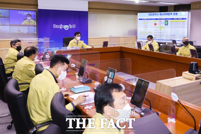 허태정 시장과 5개 자치구청장은 제23회 대전분권정책협의회를 열고 소상공인 지원 온라인 통합시스템’을 구축하기로 했다. / 대전시 제공