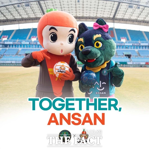 안산그리너스FC OK금융그룹 배구단 과 향후 공동 마케팅 진행을 약속했다./안산그리너스FC제공