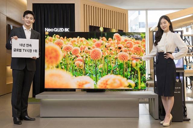 삼성전자는 지난해 글로벌 TV 시장에서 QLED TV 판매 호조세에 힘입어 금액 기준 29.5%, 수량 기준 19.5%의 점유율로 1위를 기록했다. /삼성전자 제공