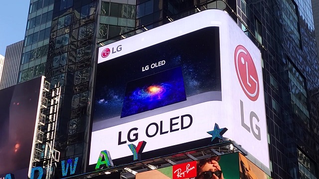 LG 올레드 TV는 글로벌 시장 침체에도 지난해 연간 출하량 400만 대를 넘기며 존재감을 드러냈다. /LG전자 제공