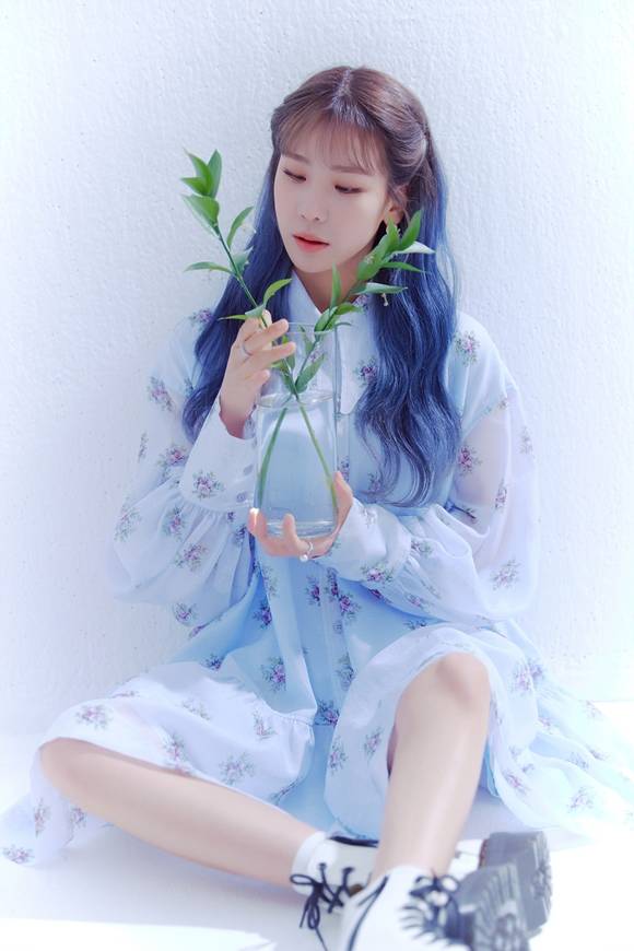 신예 강민서가 오는 23일 첫 디지털 싱글 자존감 물주기를 발매한다. /서우이엔엠 제공