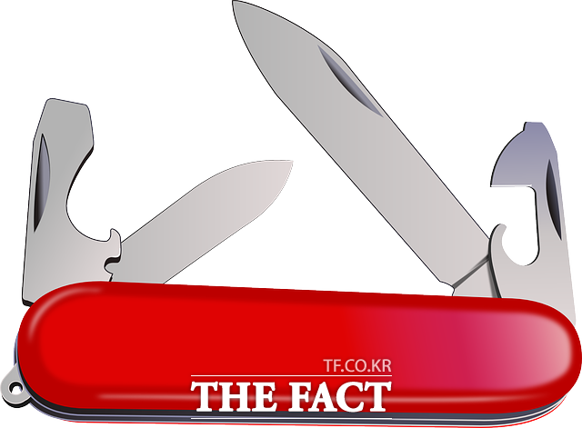 담배피던 10대들을 맥가이버 칼로 위협한 40대 남성이 경찰에 붙잡혔다. 사진은 기사와 관련 없음 / 픽사베이