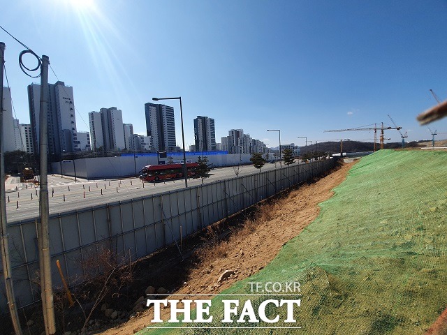 계룡건설이 짓는 엘리프 세종 아파트가 들어설 행복도시 6-3생활권(오른쪽) 모습 / 세종=최준호 기자