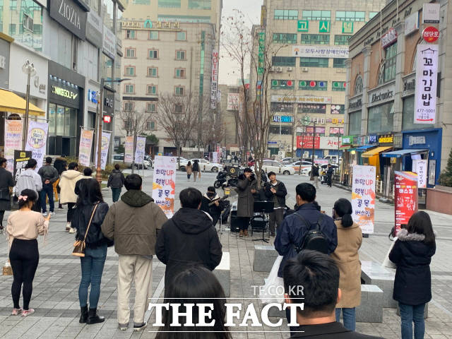 대전 서구는 청년예술인 발굴과 거리공연 활성화를 위해 ‘비긴어게인 in 서구 힐링 버스킹’ 참가자를 모집한다. / 대전 서구청 제공