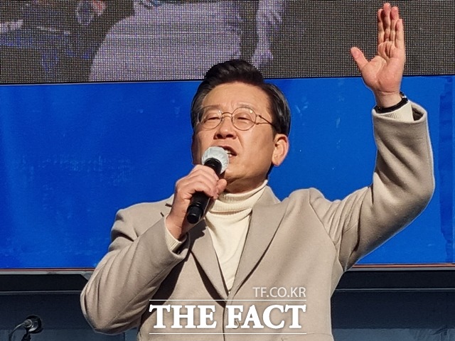 더불어민주당 이재명 대선 후보가 23일 충남 천안에서 집중 유세를 벌이며 지지를 호소했다./ 천안=김경동 기자