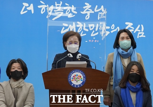 민주당 이재명 대선 후보 선거대책위가 국민의힘 지지자들의 무력 제압과 관련 사과를 촉구하고 있다. / 내포 = 김아영 기자