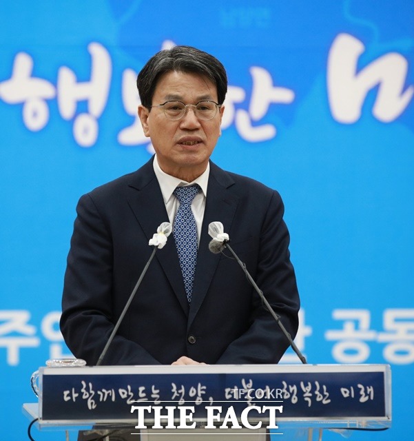김돈곤 청양군수가 24일 브리핑을 갖고 올해를 청양 문화예술의 해로 선포했다. /청양군청 제공