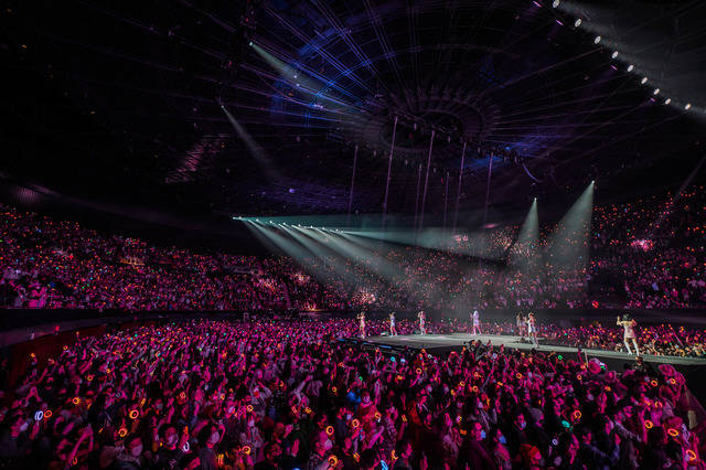 트와이스가 15일 미국 로스앤젤레스 더 포럼에서 미주 투어 공연을 벌이고 있다. /JYP엔터테인먼트 제공.