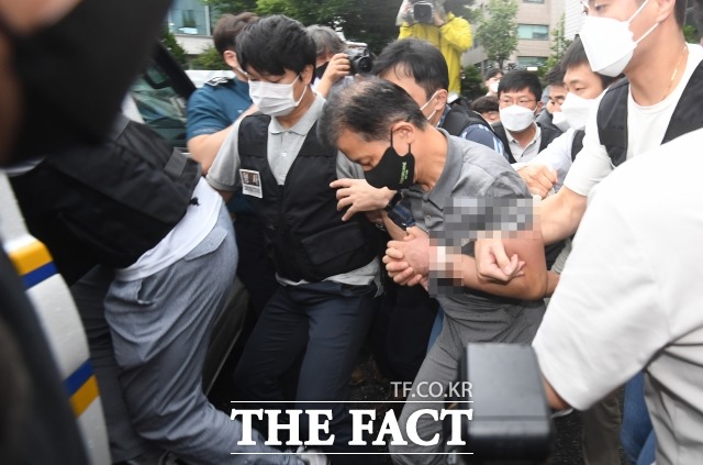 위치추적 전자장치(전자발찌) 훼손 전후 여성 2명을 살해한 혐의를 받는 강윤성(57)의 국민참여재판이 오는 5월3일 열린다. /이새롬 기자