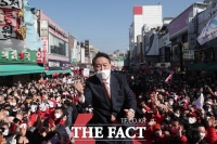  [대선 2022] '20분' 지각 윤석열, '文·李' 비판하며 '어퍼컷'