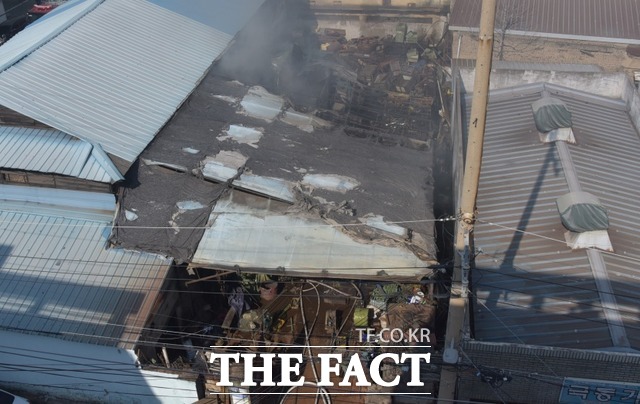 대구 서구 장기동의 한 공장 자재창고에서 화재가 발생했다. /대구서부소방서 제공